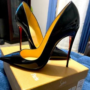 So Kate size 39Eur. Worn twice. Box, dustbag, extra tips included.